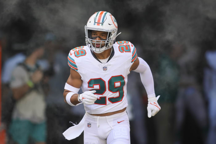 Miami Dolphins safety Brandon Jones (29) takes on the field prior to the game against the New England Patriots at Hard Rock Stadium.